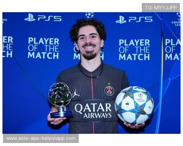 巴黎中场帽子戏法，热刺被反杀灭顶