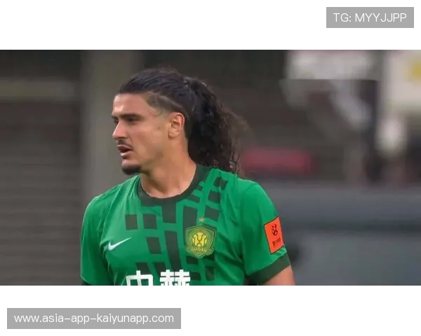 北京国安恩科洛洛前场反抢,逼出后场失误